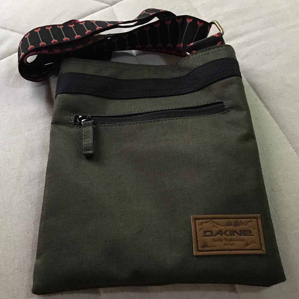 Dakine olive green small cross body bag (jive)
